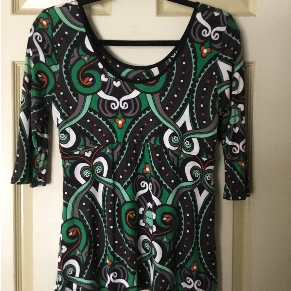 Salam. Soft stretch. Beautiful, flattering top